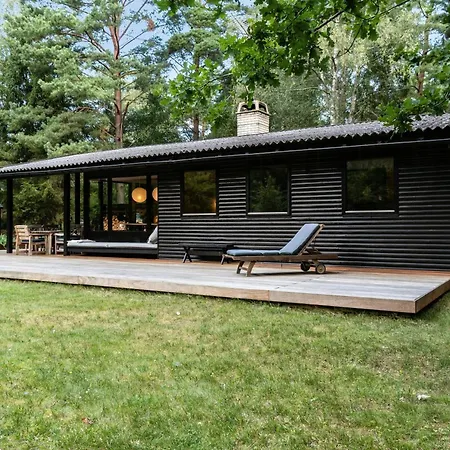 60s Log House With Woodland Vibe *